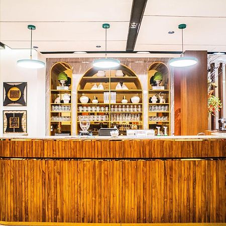 Alhambra Hotel Μπάντα Άτσεχ Εξωτερικό φωτογραφία